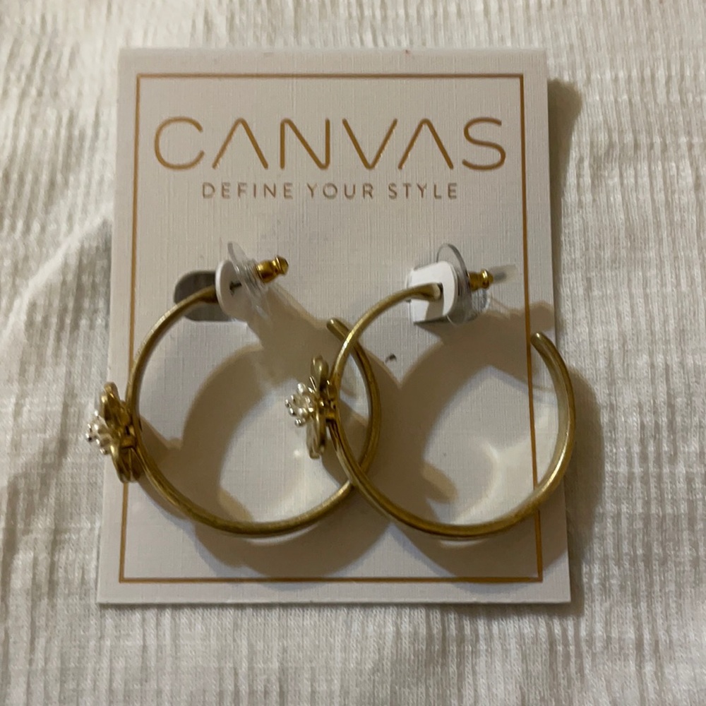 Canvas Goldtone/Silver Accent Earrings! - Picture 1 of 6